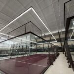 cancha de pádel con vistas panorámicas